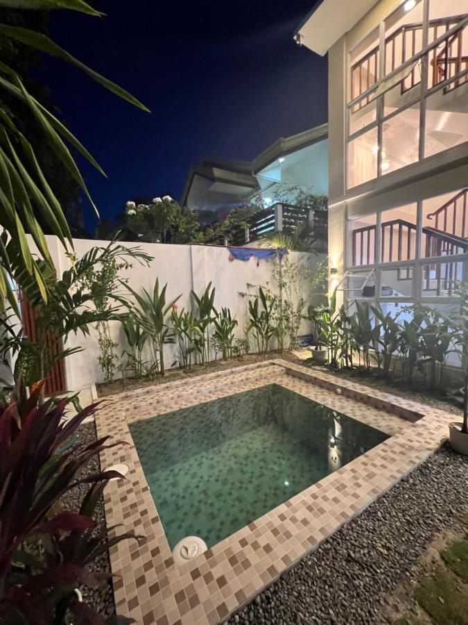 Rich-Vania Suites General Luna  Luaran gambar