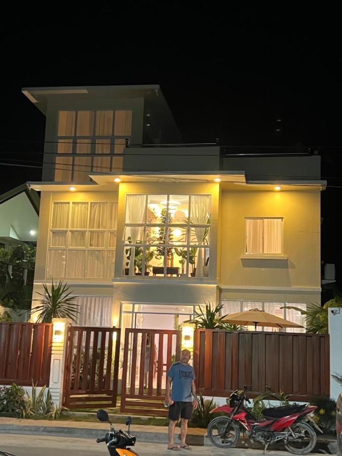 Rich-Vania Suites General Luna  Luaran gambar