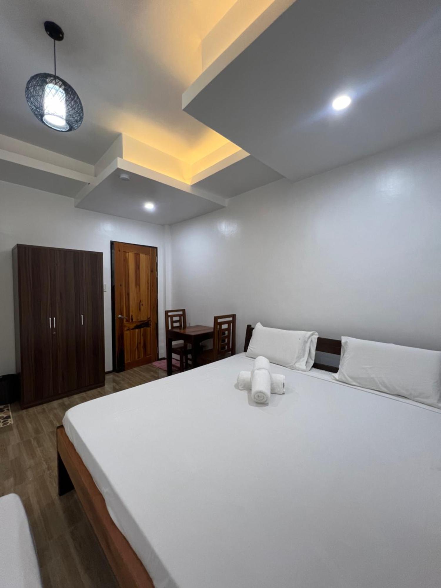 Rich-Vania Suites General Luna  Luaran gambar