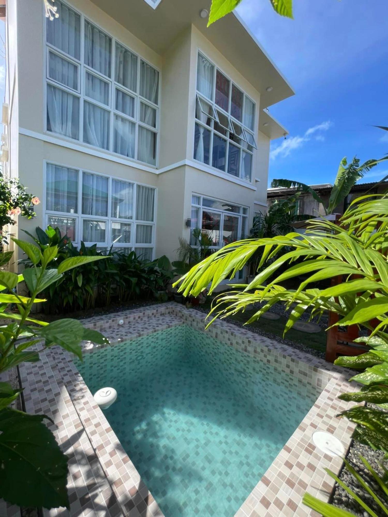 Rich-Vania Suites General Luna  Luaran gambar