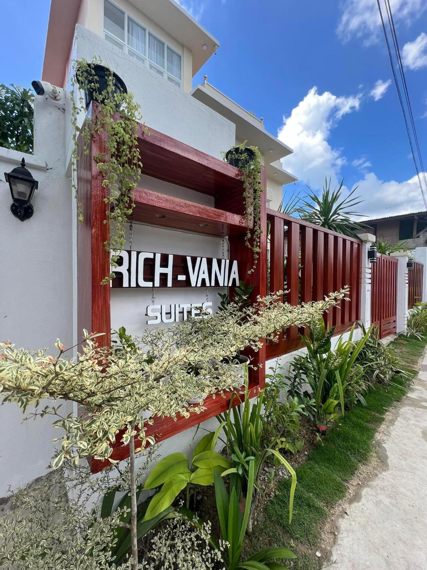 Rich-Vania Suites General Luna  Luaran gambar